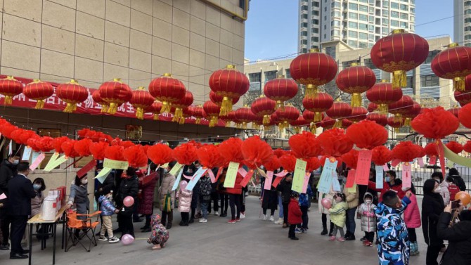 “同心聚活力、睦邻闹元宵”   ---置业公司宜居阳光物业各物业中心开展“猜灯谜、闹元宵”活动