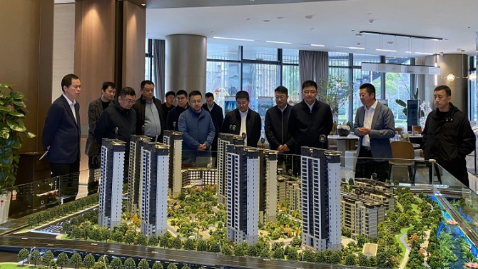 无锡市锡山区顾文浩区长一行莅临百郦华庭项目调研指导工作